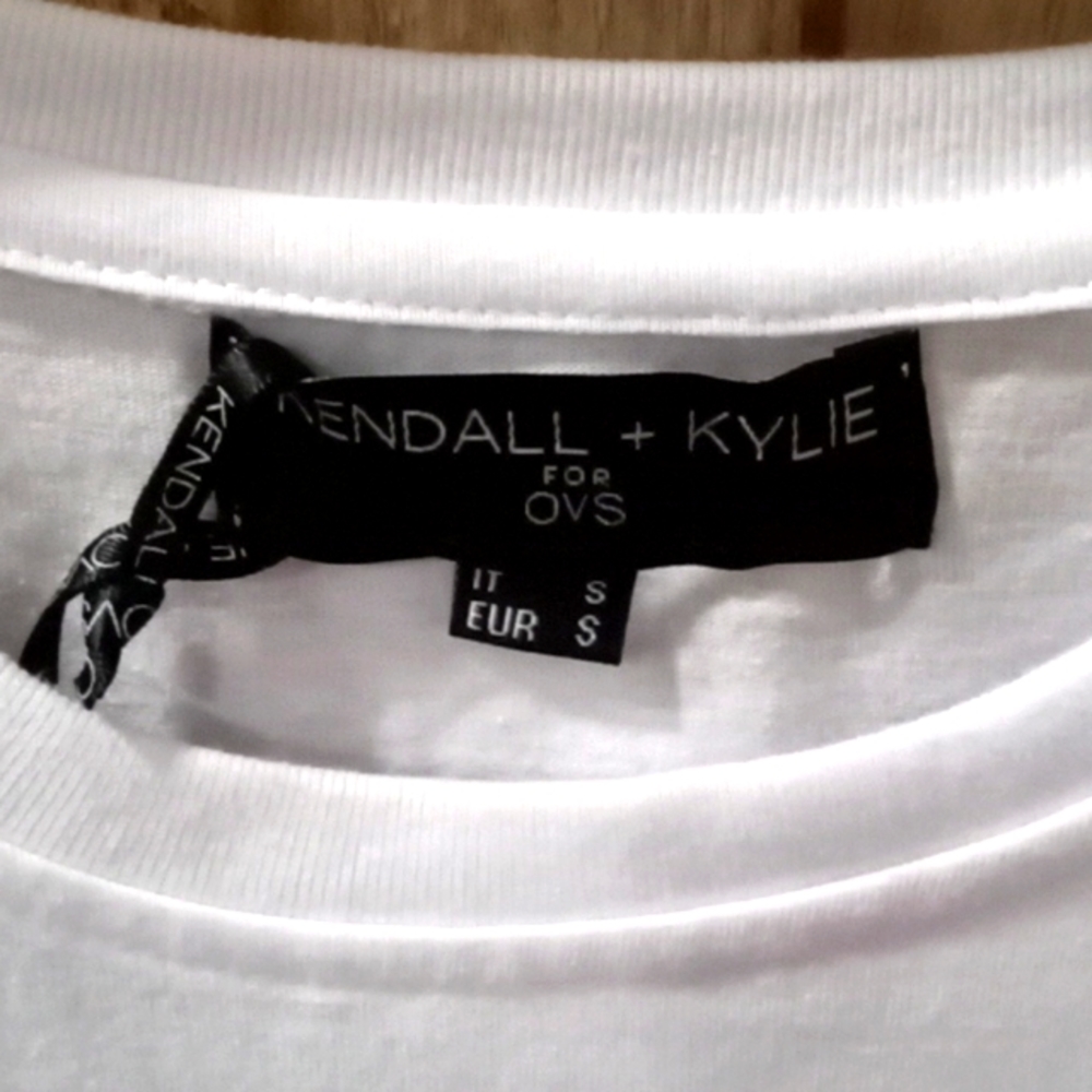 Kendall + Kylie Jenner T-Shirt (NWT) Size Small